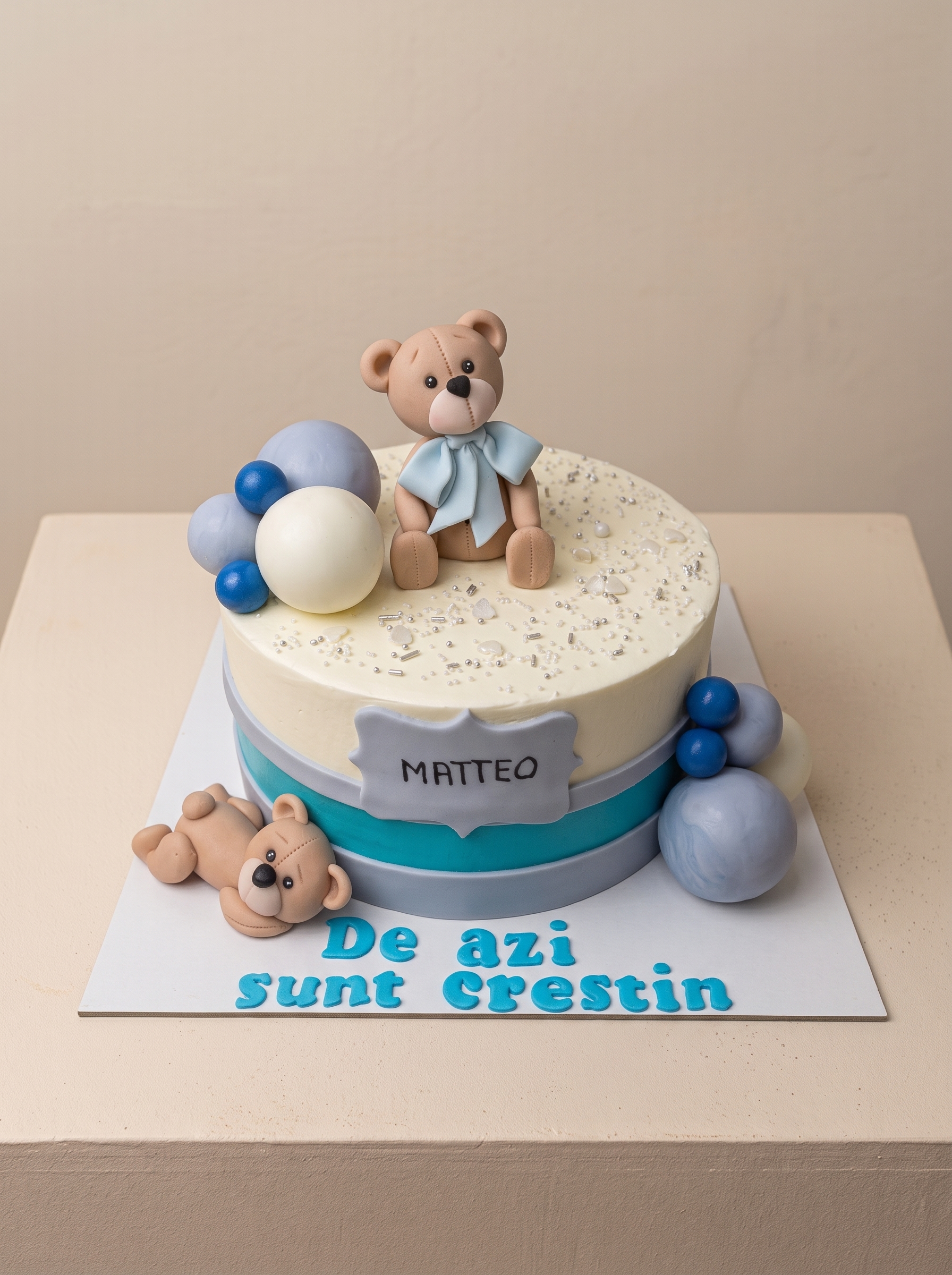 Tort cu decor de ciocolată